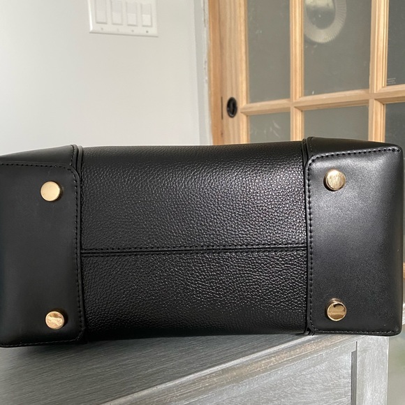 📌SOLD MICHAEL KORS Black Satchel - Picture 6 of 15